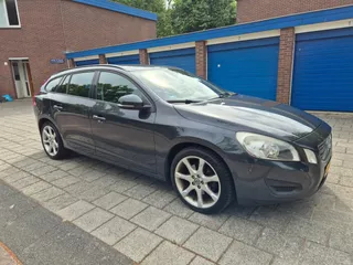 Volvo V60 1.6 T3 Kinetic Airco Cruise NAVI