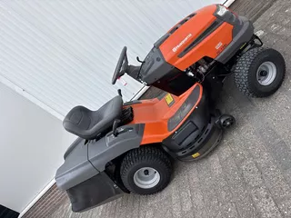 Husqvarna Tuintractor TC138L met opvang