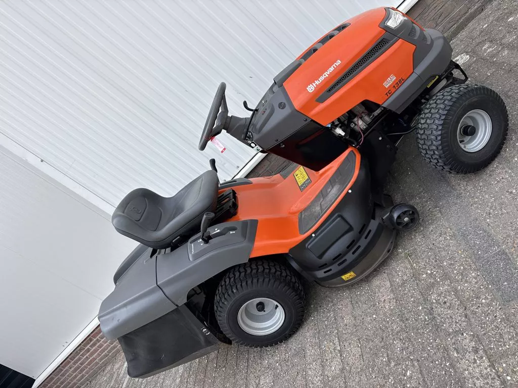 Husqvarna Tuintractor TC138L met opvang