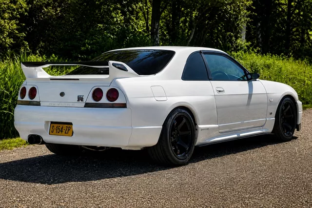 1997 Nissan Skyline JDM car for sale — photo 4 of 25