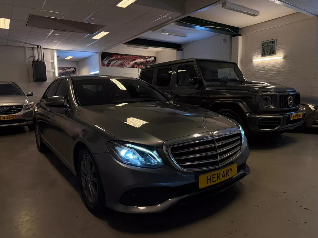 Mercedes-Benz E-klasse 200 d AMG NAVI LEDER BJ-17 EURO-6