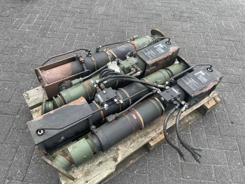 HIAB SET HYDRAULISCHE STEUNPOTEN HEAVY DUTY (MILITAIRE UITVOERING)