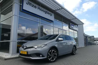 Toyota Auris 1.8 Hybrid Volcano Edition TREKHAAK, STOELVERWARMING, CRUISE, CLIMA, NAVI, CAMERA, PDC V&amp;A, ELEKT. RAMEN, 147.503KM