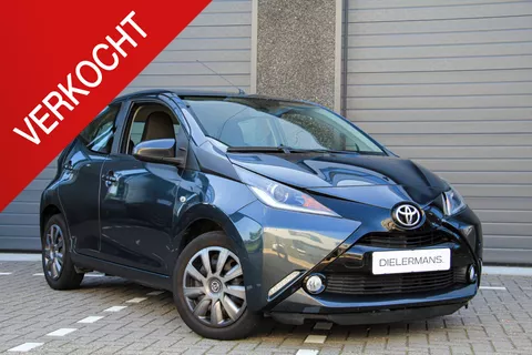 Toyota Aygo 1.0 VVT-i x | 5 deurs | Camera | Airco | Electro Grey | Heerlijke stadsauto!