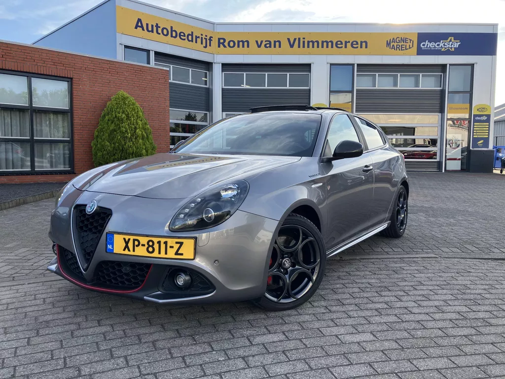 Alfa Romeo Giulietta 1.750 Turbo Veloce | Origineel Nederlands geleverd | Grigio Magnesio | Carbon Spoiler | Schuifdak |