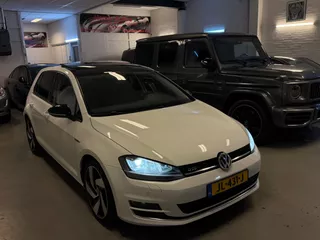 Volkswagen Golf 2.0 TDI Highline 5-DOORS PANO NAVI DSG