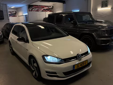 Volkswagen Golf 2.0 TDI Highline 5-DOORS PANO NAVI DSG