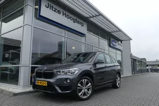 BMW X1 xDrive25i HUD, MEMORY, STOELVERWARMING, CRUISE, CLIMA, NAVI, CAMERA, PDC V&amp;A, KEYLESS, ELEKT. ACHTERKLEP, ELEKT. PASSAGIERSSTOEL, 116.131KM