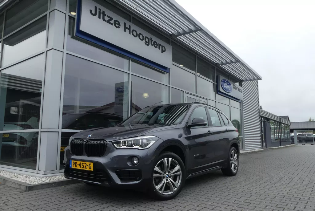 BMW X1 xDrive25i HUD, MEMORY, STOELVERWARMING, CRUISE, CLIMA, NAVI, CAMERA, PDC V&amp;A, KEYLESS, ELEKT. ACHTERKLEP, ELEKT. PASSAGIERSSTOEL, 116.131KM