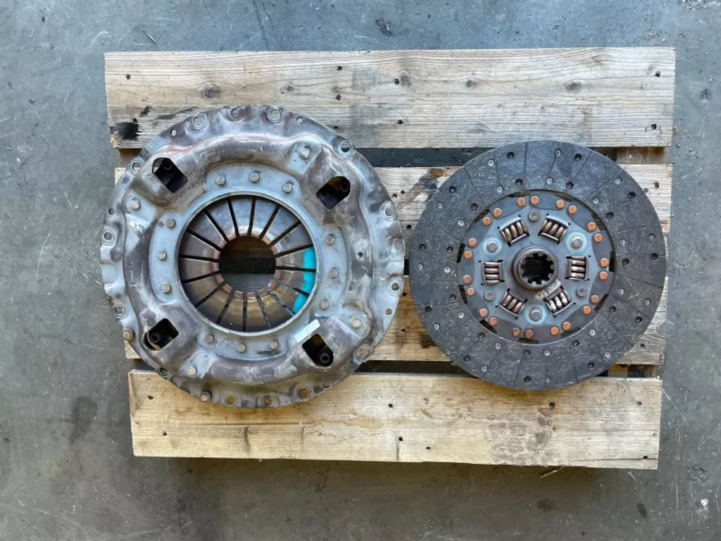 Volvo 1527029 /1527444 / 267248 / 267490 / 5001746 / 6795044 / 20514214 CLUTCH D6B