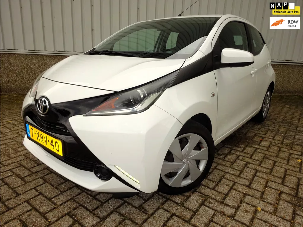 Toyota Aygo 1.0 VVT-i x-play | AIRCO | CAMARA | LAGE KM