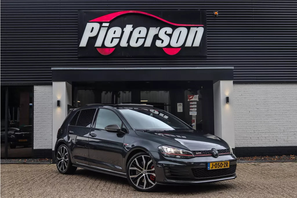 Volkswagen Golf 2.0 TSI GTI Performance PANO VIRTUAL DYN ABC