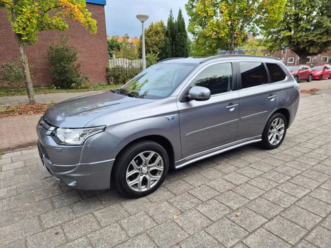 Mitsubishi Outlander 2.0 PHEV instyle+ Panorama Leder Cruise