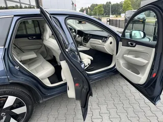 Volvo XC60 2.0 T6 Plug-in hybrid AWD Plus Bright Luchtvering|trekhaak|ACC