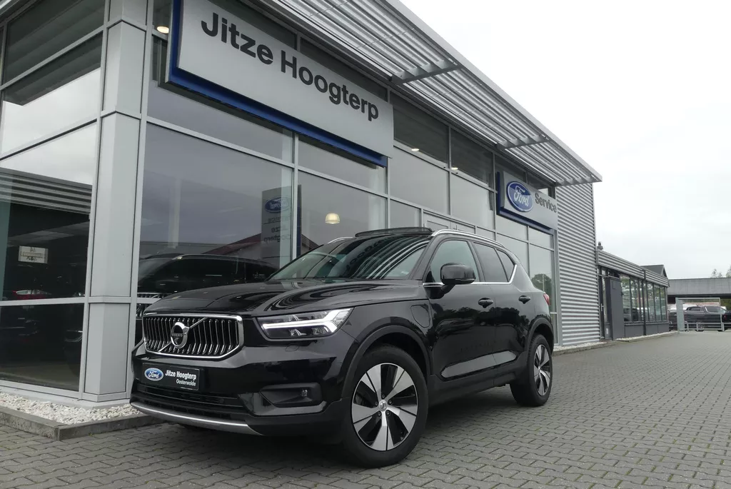 Volvo XC40 1.5 T5 Twin Engine Inscription ELEKT. TREKHAAK, PANO, 360&deg; CAMERA, MEMORY, LEER, WINTER PACK, ADAPT. CRUISE, CLIMA, NAVI, PDC V&amp;A, APPLE CARPLAY/ANDROID AUTO, BLIS, KEYLESS, HARMAN/KARDON, ELEKT. ACHTERKLEP, ELEKT. STOELEN, 97.586KM