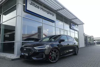 Ford Focus 2.3 EcoBoost ST-X H&amp;R, HUD, WINTER PACK, ADAPT. CRUISE, CLIMA, NAVI, CAMERA, PDC V&amp;A, APPLE CARPLAY/ANDROID AUTO, BLIS, KEYLESS, B&amp;O, ELEKT. STOELEN, 30.474KM