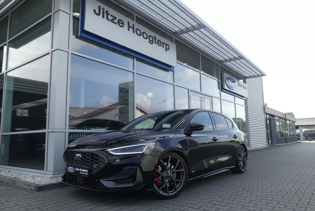 Ford Focus 2.3 EcoBoost ST-X H&amp;R, HUD, WINTER PACK, ADAPT. CRUISE, CLIMA, NAVI, CAMERA, PDC V&amp;A, APPLE CARPLAY/ANDROID AUTO, BLIS, KEYLESS, B&amp;O, ELEKT. STOELEN, 30.474KM