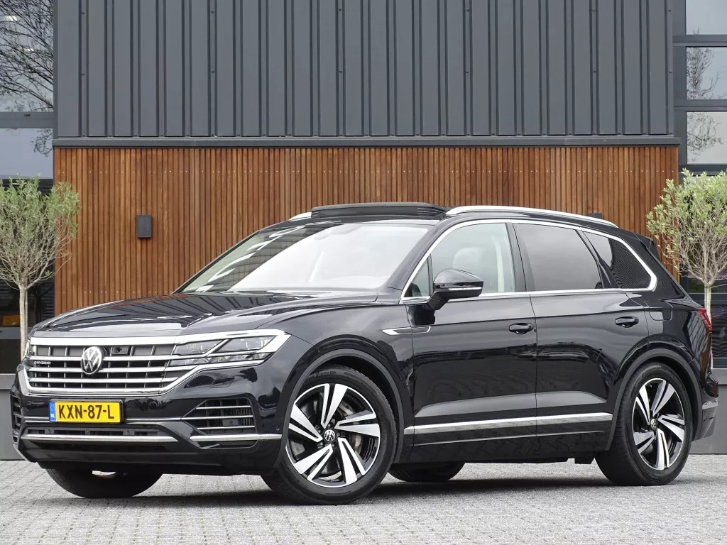Volkswagen Touareg 3.0 TSI e-Hybrid 381PK / pano / matrix / 360&deg;