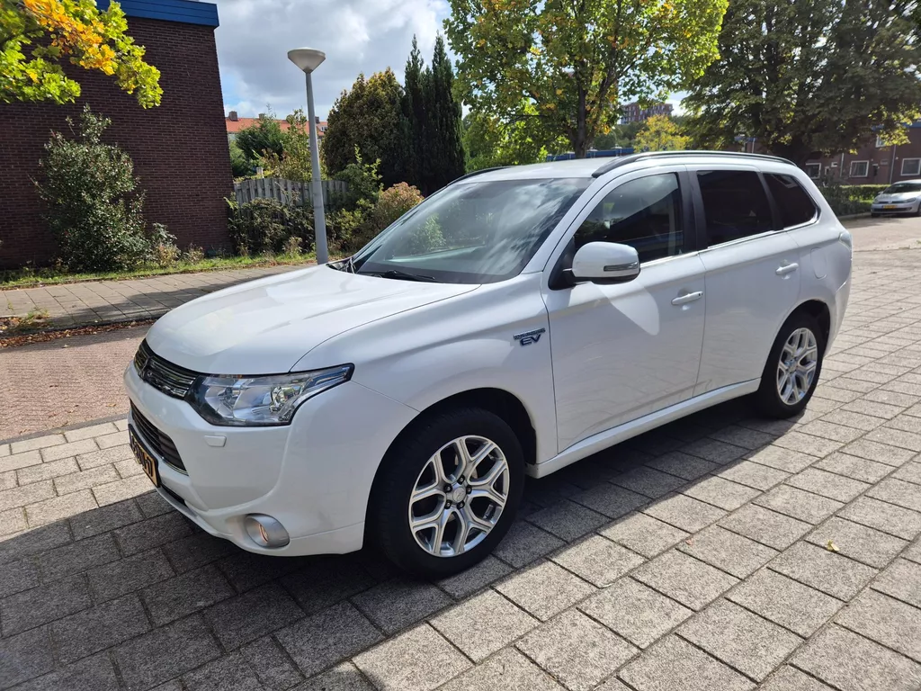 Mitsubishi Outlander 2.0 PHEV instyle 1-Eigenaar White Edition