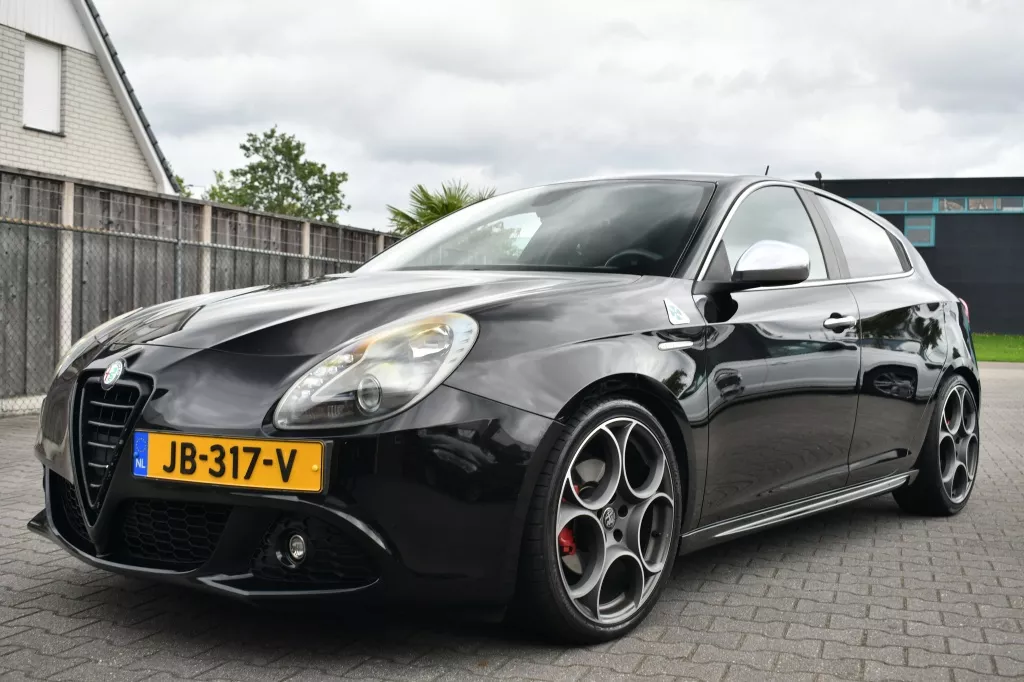 Alfa Romeo Giulietta 1.4 Turbo 200PK QV Uitvoering|Leder|19"