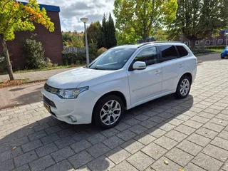 Mitsubishi Outlander 2.0 PHEV Instyle White Metallic Leder Panorama