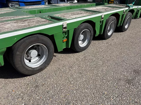 Nooteboom OSD 73-4 ,4 assige dieplader met hydraulische oprijrampen,giekgoot