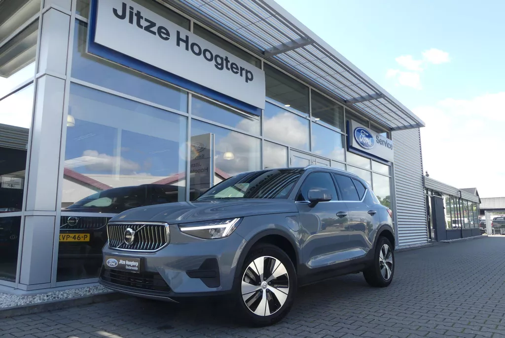Volvo XC40 1.5 T4 Plug-in hybrid Plus Bright WINTER PACK, MEMORY, ADAPT. CRUISE, CLIMA, NAVI, CAMERA, PDC V&amp;A, APPLE CARPLAY/ANDROID AUTO, BLIS, KEYLESS, HARMAN KARDON, ELEKT. ACHTERKLEP, ELEKT. STOELEN, 13.716KM