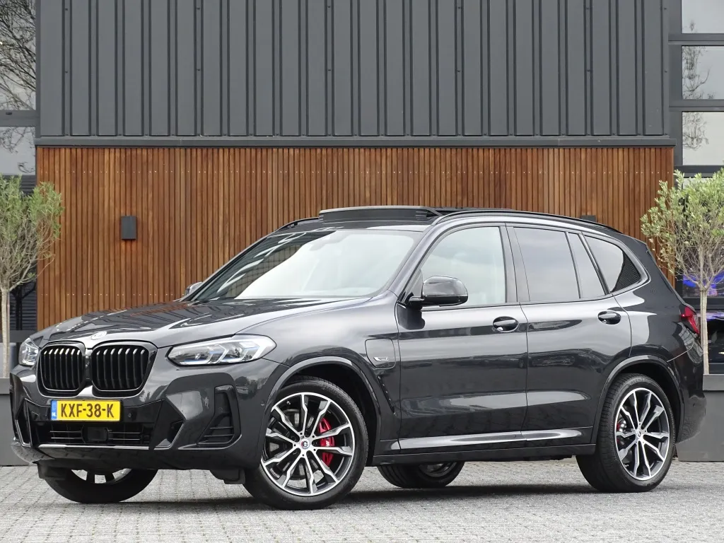 BMW X3 30e X-Drive 292PK M-Sport / M-Stoel / Harman Kardon / 360&deg; / Laser / Pano