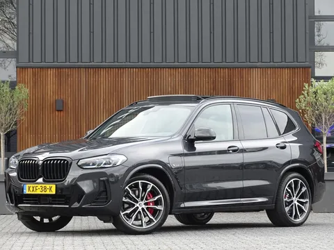 BMW X3 30e X-Drive 292PK M-Sport / M-Stoel / Harman Kardon / 360&deg; / Laser / Pano