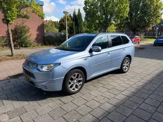 Mitsubishi Outlander 2.0 PHEV Instyle Hybrid 1-eigenaar NW APK Leder Panorama