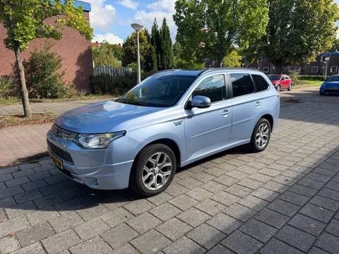 Mitsubishi Outlander 2.0 PHEV Instyle Hybrid 1-eigenaar NW APK Leder Panorama