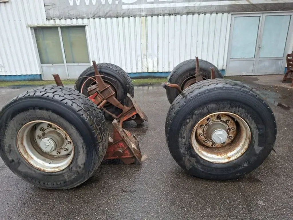 Fruehauf 2 Trailer Axles on Spring suspension , with 4 nice tyres
