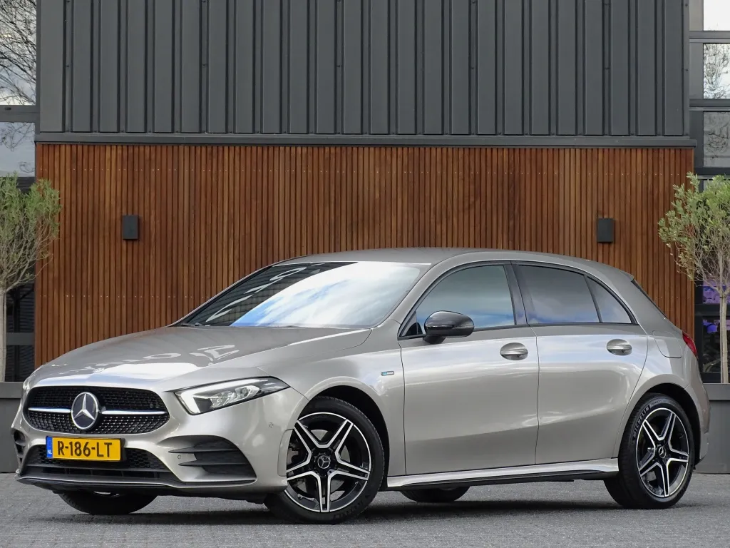 Mercedes-Benz A-Klasse 250e 215PK automaat / AMG Line / 2020 / LED