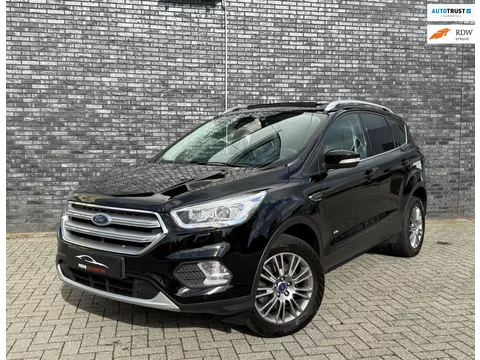 Ford Kuga 1.5 Titanium 182pk|Pano|Camera|2000kg trekgewicht|360pdc||Leder|Carplay|Dealer Onderhouden|VOL OPTIE!!!!