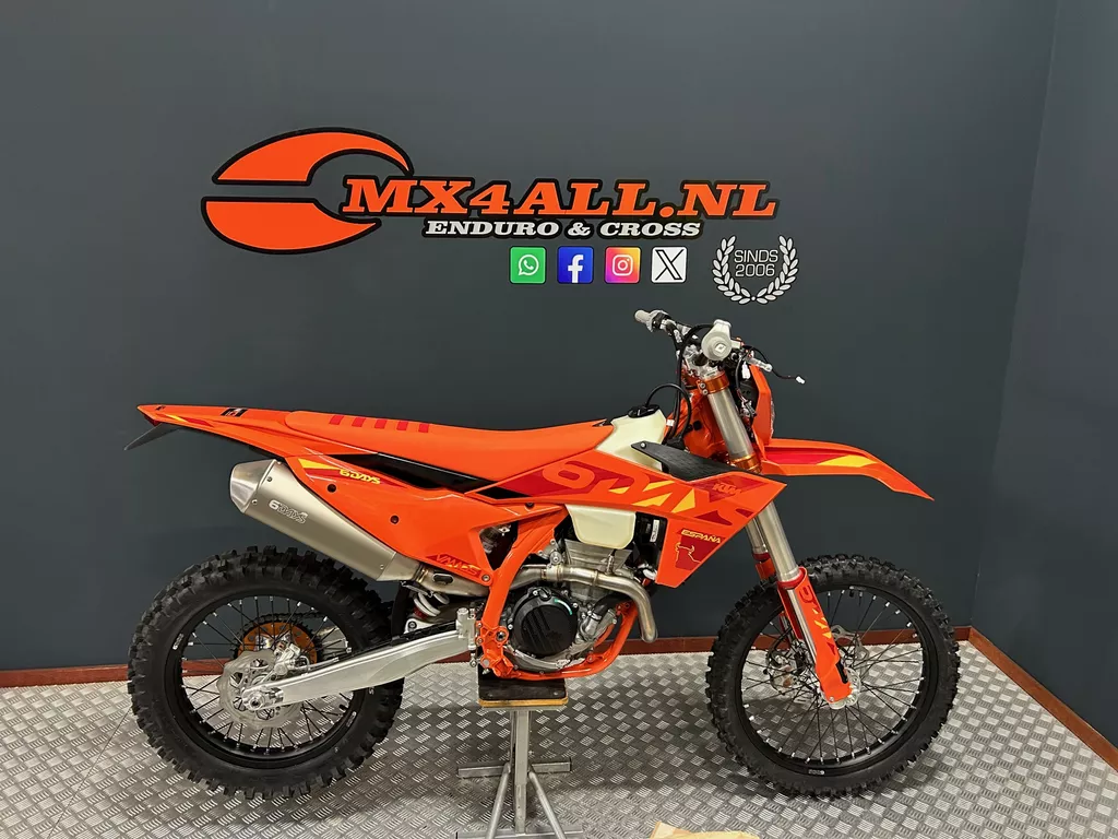 KTM 450 EXC F + 300 EXC Six Days Nieuw Btw motoren geen 250 / 350 / 500 EXC