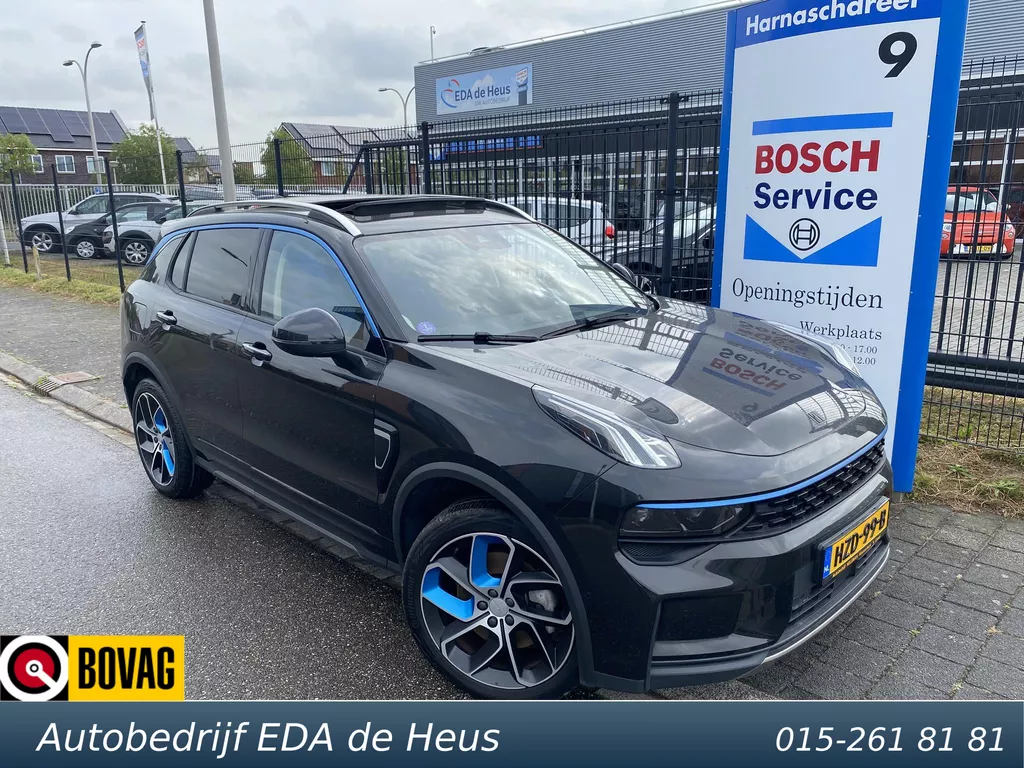 Lynk &amp; Co 01 1.5 PHEV 261pk met o.a. panoramadak, 360 graden camera, navigatie met CarPlay, stoelverwarming, etc.