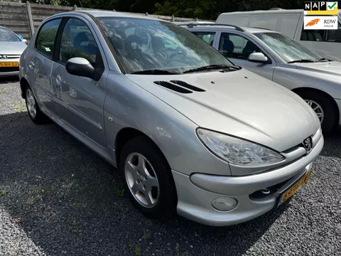 Peugeot 206 1.4 5-DRS Air-line 3 AIRCO LMV *ZIJSCHADE RECHTS*