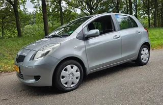 Toyota Yaris 1.3 VVTi Automaat ! Airco ! 18-09-2026 APK !