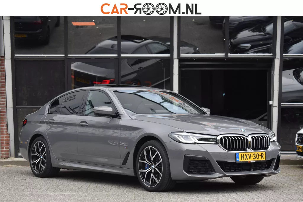BMW 5-serie 545e xDrive High Executive M Sport Pano HUD Camera Stuurvw