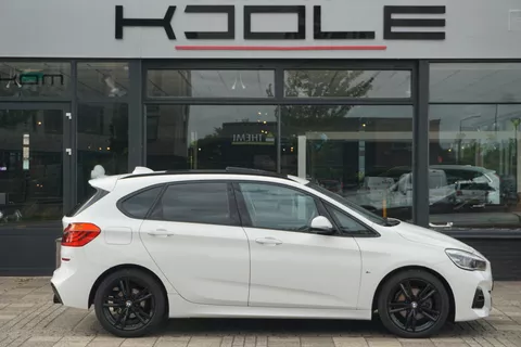 BMW 2-serie Active Tourer 220i Executive Edition | M Pakket | PANO | Trekhaak