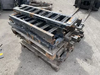 Diverse IJZEREN OPRIJPLAAT 132X30X8 CM (LXBXH) MEERDERE STUKS OP VOORRAAD