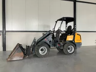 Giant V452T X-TRA HD minishovel/shovel