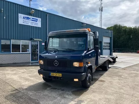 Mercedes-Benz 711 D met Witteveen autotransporter Mercedes-Benz 711 D met Witteveen autotransporter