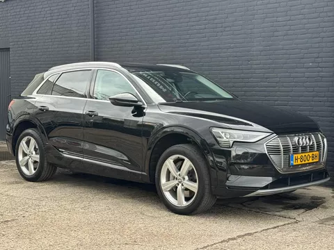 Audi E-tron E-tron 50 quattro Launch edition plus 71 kWh NAVI | PDC | CARPLAY | LEDER | STOELVERWARMING