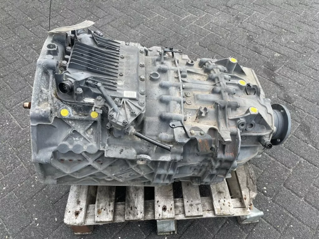 MAN 81.32004-6397 ZF 12AS2330 TO 15,86-1,00