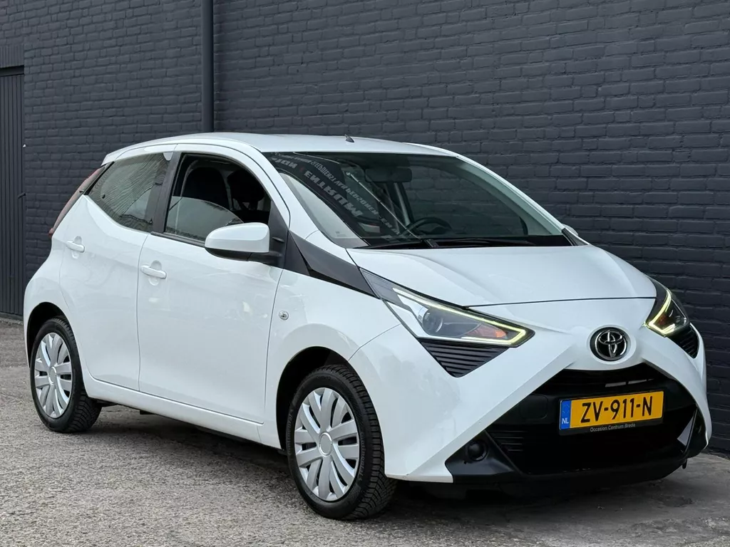 Toyota Aygo 1.0 VVT-i x-play limited| NAVI | PDC | AIRCO | CAMERA | CARPLAY | NWE APK