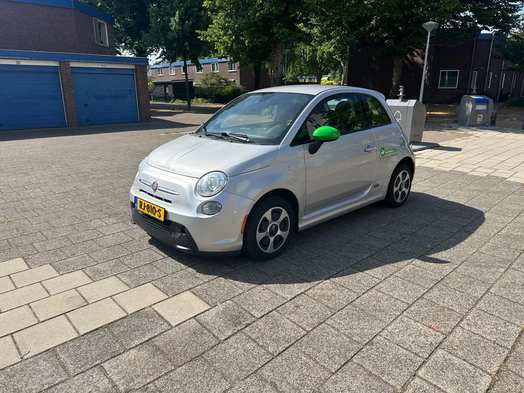 Fiat 500 E 24kwh Silver Metallic Black Leather NW APK