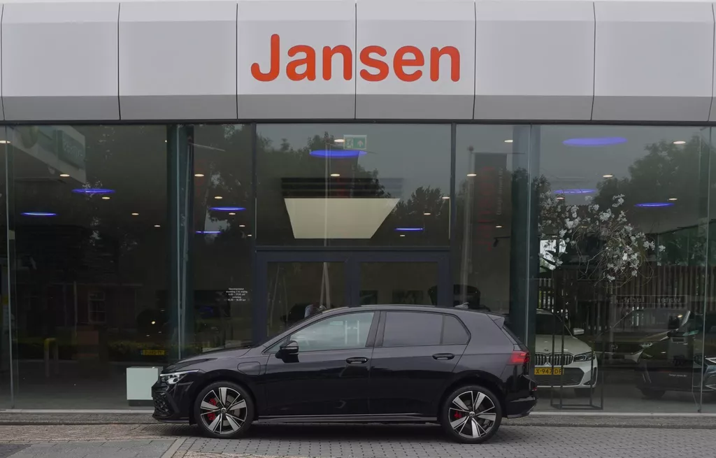 Volkswagen Golf 1.4 eHybrid GTE | Carplay | ACC | Camera | Trekhaak | IQ. Light | 18&quot;