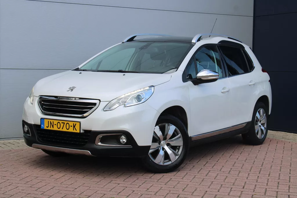 Peugeot 2008 1.2 PureTech Allure PANORAMADAK - TREKHAAK - NAVIGATIE