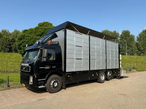 Volvo FM 300 Livestock Cuppers 3 laags 6x2